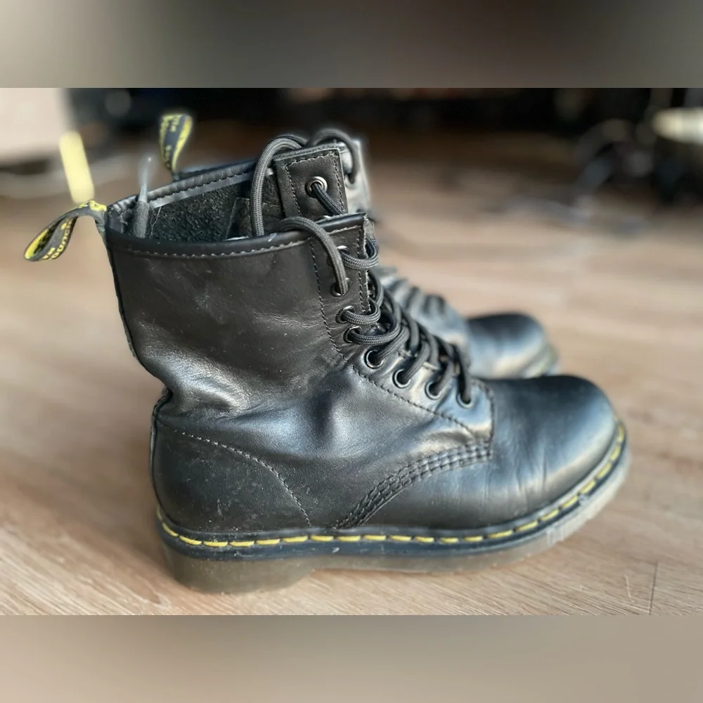 Dr. Martens βthe originalβ Womenβs Combat Boots size 7 - Picture 3 of 15
